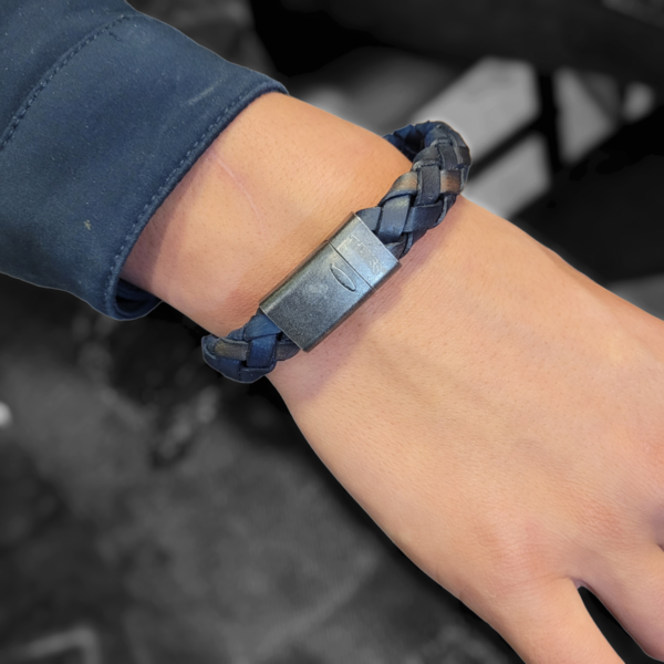 Thomss armband met vintage look edelstalen sluiting blauw leren vlecht